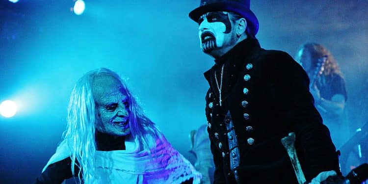 King Diamond, “I miei medici mi hanno consigliato di fare un intervento”