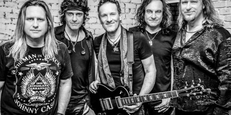 Last In Line, “Abbiamo registrato sei pezzi, di cui mancano i soli e qualche rifinitura”