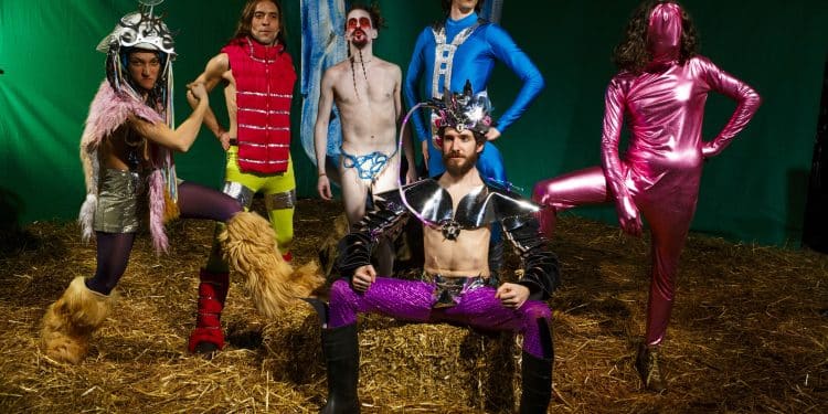 Coronavirus, “fare il musicista non è un lavoro”: cantante dei Ponzio Pilates multato dai carabinieri