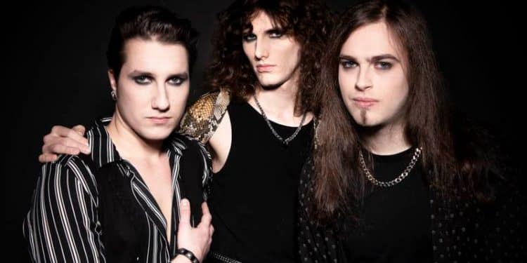 Sadness, il nuovo singolo “Alive & Kickin'” da “Enter Please”