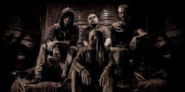 DEMANDE À LA POUSSIÈRE, la Post Apocalyptic Doom Metal band DEMANDE À LA POUSSIÈRE firma per My Kingdom Music