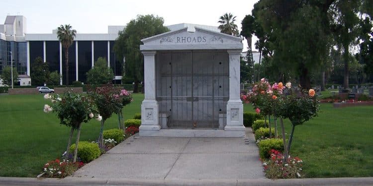 Tombe Rock, il mausoleo dove è sepolto Randy Rhoads