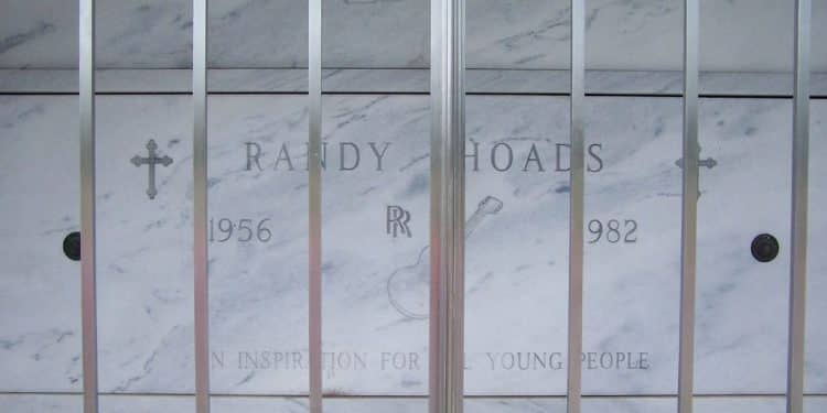 Tombe Rock, il mausoleo dove è sepolto Randy Rhoads