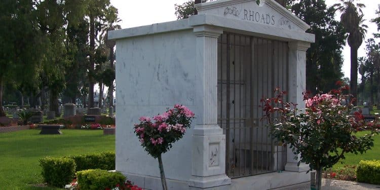 Tombe Rock, il mausoleo dove è sepolto Randy Rhoads