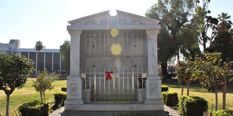 Tombe Rock, il mausoleo dove è sepolto Randy Rhoads