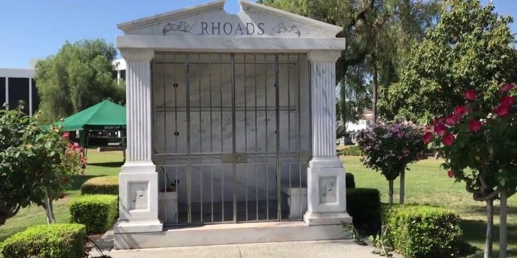 Tombe Rock, il mausoleo dove è sepolto Randy Rhoads