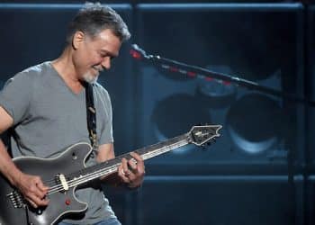 Van Halen, è morto Eddie Van Halen. Aveva 65 anni