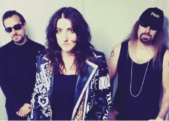 Julia and The Roofers accordo con Diamonds Prod.