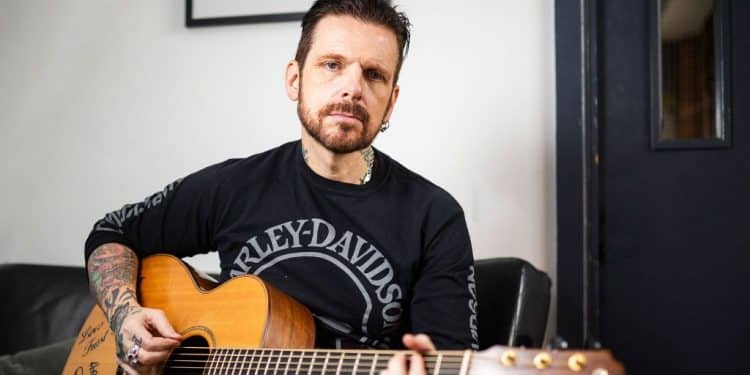 RICKY WARWICK, annuncia il nuovo album ‘When Life Was Hard And Fast’