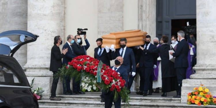 Addio a Stefano D’Orazio: commozione a Roma per i funerali del batterista dei Pooh