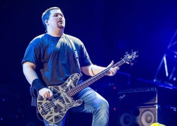 WOLFGANG VAN HALEN, pubblica “Distance”