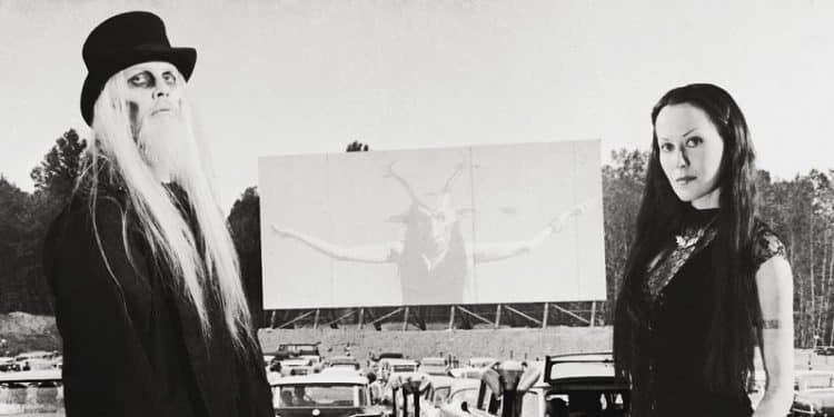 Bloody Hammers, il nuovo singolo Not Of This Earth