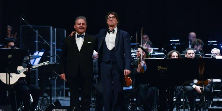 “Vengo anch’io, no tu no!”, due ore di applausi