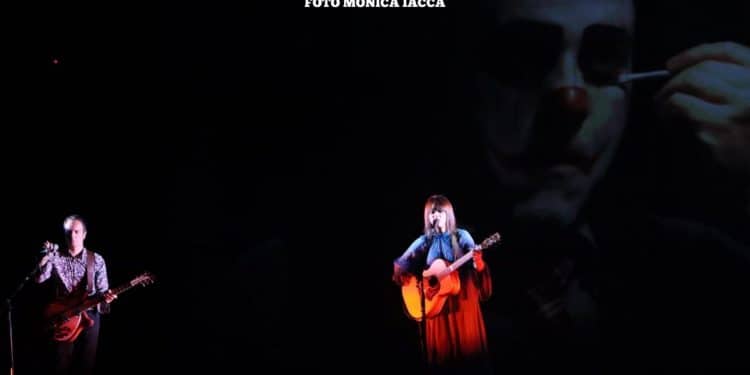 Carmen Consoli, quelle brave ragazze in tour col camper