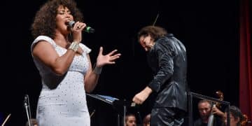 Successo al “Fusco” per la protagonista di “Indimenticabile Whitney”