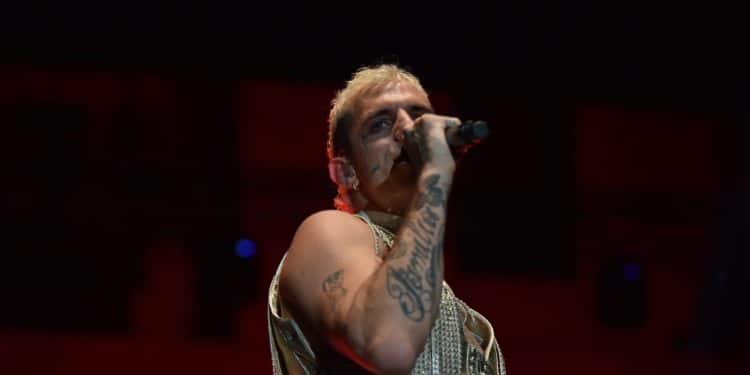 Venerdì sera, altro “tutto esaurito” al MediTa: Achille Lauro, amore a prima vista