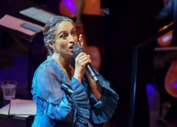 Noa, sold out e applausi al teatro Orfeo di Taranto