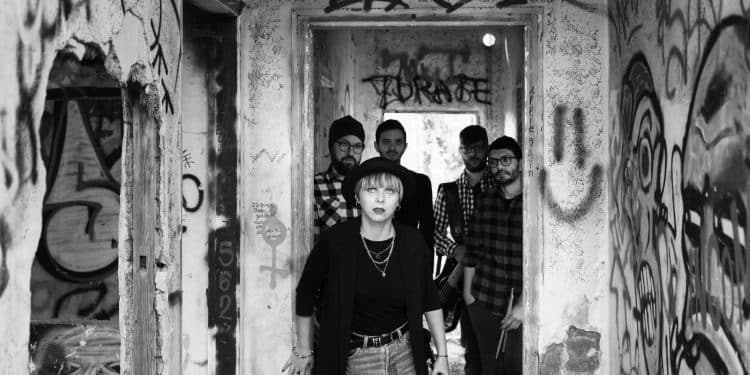 Magrathea, nuovo progetto costituito da cinque musicisti dedito alla sperimentazione tra sonorità disparate