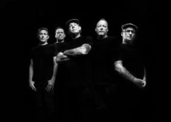 I rocker statunitensi INFAMOUS STIFFS sono tornati con un EP dal vivo di sei canzoni “Lockdown Live”