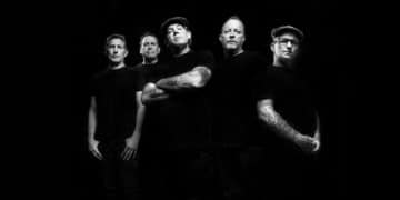 I rocker statunitensi INFAMOUS STIFFS sono tornati con un EP dal vivo di sei canzoni “Lockdown Live”