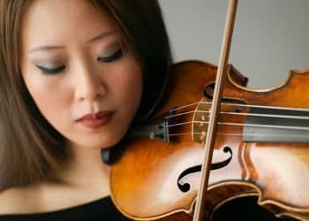 ORCHESTRA MAGNA GRECIA – Lunedì 20 febbraio al teatro Orfeo di Taranto la grande violinista coreano-americana Elly Suh