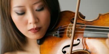 ORCHESTRA MAGNA GRECIA – Lunedì 20 febbraio al teatro Orfeo di Taranto la grande violinista coreano-americana Elly Suh