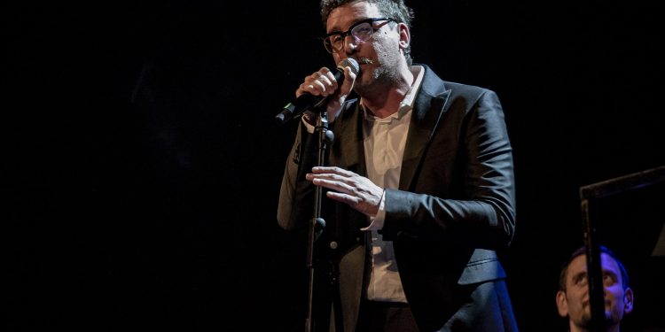 Willie Peyote, tutto esaurito e grandi emozioni al teatro Orfeo di Taranto