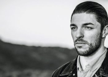 Charles Dillinger torna con il nuovo singolo “Grease, Poems & Dimes”