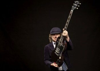 AC/DC: le ristampe in vinile color oro di “Back In Black” e “Highway To Hell” entrano in TOP 5 della classifica degli album fisici più venduti della settimana e in TOP 20 della classifica generale!