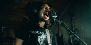 Illegal Mind pubblica una versione potente dell’iconica canzone punk rock russa “Лесник”