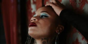 La sirena del southern gothic Cammie Beverly (OCEANS OF SLUMBER) pubblica il nuovo singolo ‘Kiss of the Moon’ su Icons Creating Evil Art