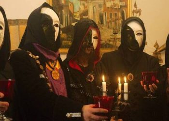 Dentro “La Società Degli Eterni”: Il Viaggio Creativo dei Tony Tears con Antonio Polidori