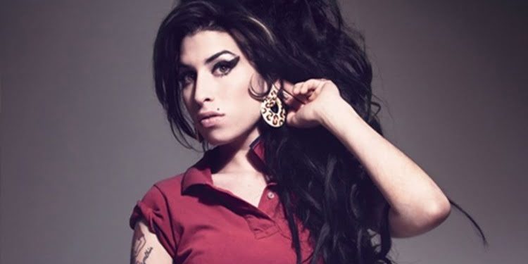 Il Mistero del Club dei 27: La Tragedia di Amy Winehouse e le Teorie del Controllo Mentale