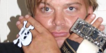 Il ricatto reale: la morte mai spiegata di Ian Strachan diventa film scandalo