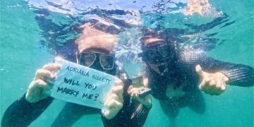 Metallica, James Hetfield e Adriana Gillett presto sposi: proposta sott’acqua tra gli squali