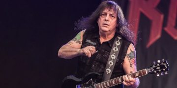 Addio a Ross “The Boss” Friedman, icona del metal: il chitarrista dei Manowar scompare a 72 anni