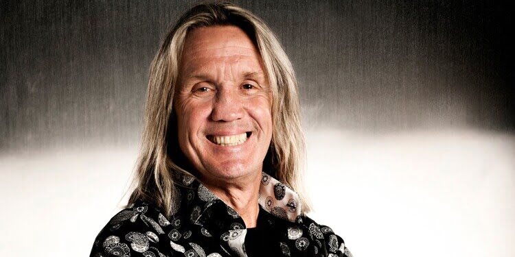 Nicko McBrain, arriva in Italia l’autobiografia dello storico batterista degli Iron Maiden